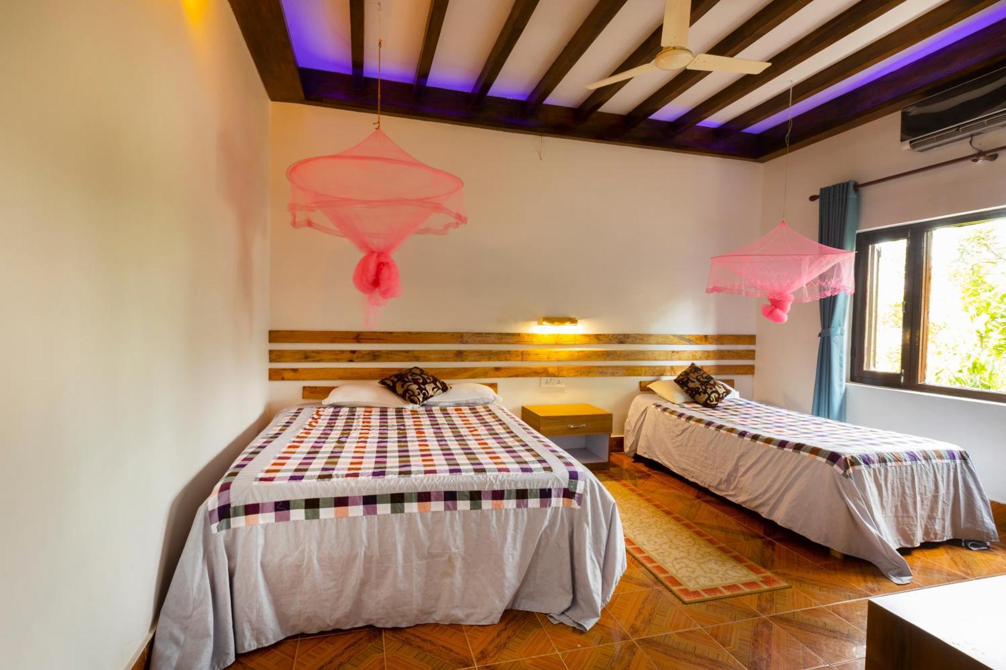 Hotel Parkside & Swimming Pool-Between Greenery And Azure ,Your Perfect Retreat Csitvan Kültér fotó